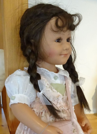 MIMOKATALOGOVÁ JENNY Madla, design Sieglinde Frieske, Schildkröt, sběratelská a dekorační panenka, Německo, výrobní číslo 11632